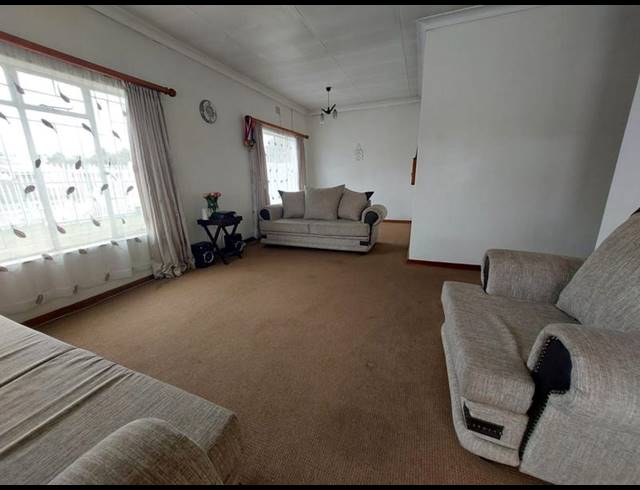 4 BEDROOM HOUSE FOR SALE IN CLAREMONT